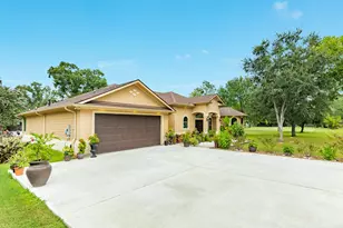 309 Hickman Ln, Angleton, TX 77515 - Photo 3