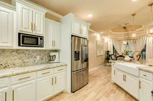 309 Hickman Ln, Angleton, TX 77515 - Photo 17