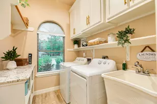 309 Hickman Ln, Angleton, TX 77515 - Photo 17