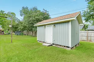 309 Hickman Ln, Angleton, TX 77515 - Photo 37