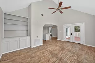 12725 E Conquistador Dr, Galveston, TX 77554 - Photo 9