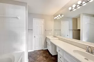 2915 W Dallas St, Houston, TX 77019 - Photo 13