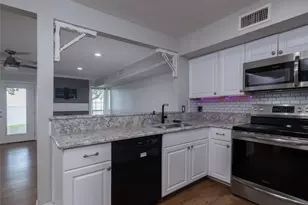 100 Edgewater Dr, Livingston, TX 77351 - Photo 9