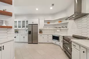 201 Vanderpool Ln, Houston, TX 77024 - Photo 5