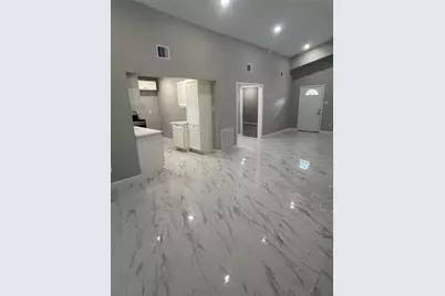 22418 E Shorewood Loop E, Houston, TX 77336 - Photo 9