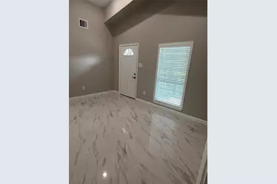 22418 E Shorewood Loop E, Houston, TX 77336 - Photo 7