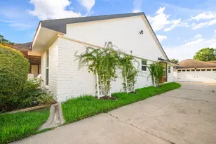 10703 Valley Forge Dr, Houston, TX 77042 - Photo 3