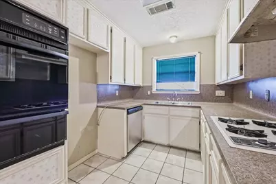 412 S 4th 1/2 Street, Nederland, TX 77627 - Photo 11