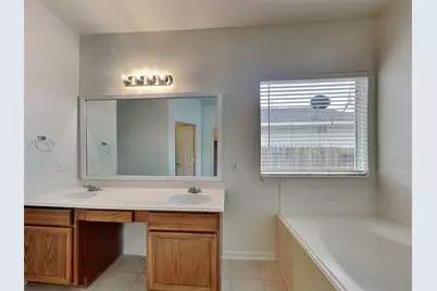 1052 Shadow Glenn Drive, Conroe, TX 77301 - Photo 11
