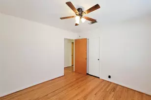 5442 Kinglet St, Houston, TX 77096 - Photo 13