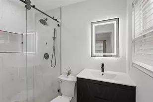7027 Kingsway Dr, Houston, TX 77087 - Photo 9