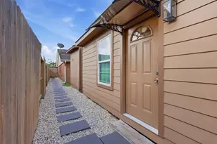 7027 Kingsway Dr, Houston, TX 77087 - Photo 17