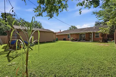 7027 Kingsway Drive, Houston, TX 77087 - Photo 15