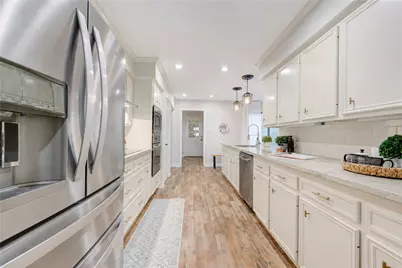 407 Barkers Landing Court, Houston, TX 77079 - Photo 13