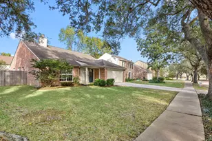 3807 Flintrock Ln, Sugar Land, TX 77479 - Photo 5