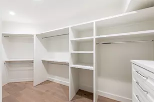 25 Woodsborough Cir, Spring Valley Village, TX 77055 - Photo 23