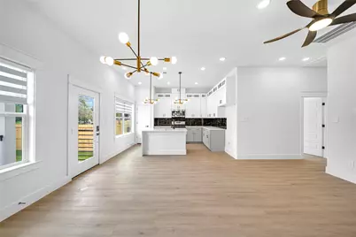 4834 Higgins Street #B, Houston, TX 77033 - Photo 5