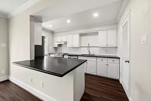 5833 Valley Forge Dr, Houston, TX 77057 - Photo 9