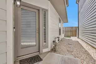 454 S Centro Cir, Shenandoah, TX 77385 - Photo 5