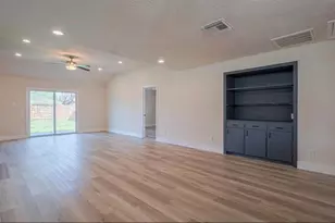 5502 Hewitt Dr, Houston, TX 77092 - Photo 3