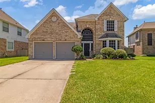 1927 Pinewood Ct Dr, Baytown, TX 77521 - Photo 1