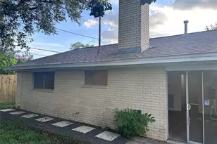 8411 Braeburn Valley Dr, Houston, TX 77074 - Photo 11