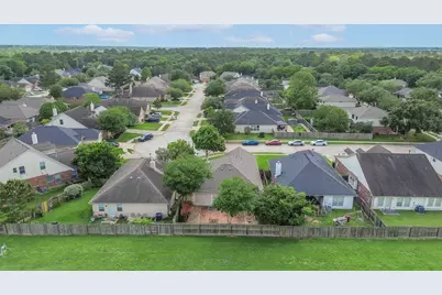 4055 Bentwood Drive, Dickinson, TX 77539 - Photo 3