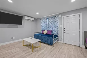 1116 Banks St, Houston, TX 77006 - Photo 3