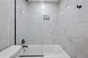1116 Banks St, Houston, TX 77006 - Photo 17