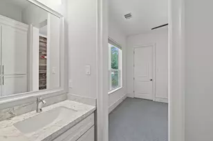 818 W 43rd St, Houston, TX 77018 - Photo 25