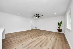 717 Phyllis Ct, Conroe, TX 77303 - Photo 11