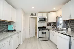 323 N Outlar St, Wharton, TX 77488 - Photo 17