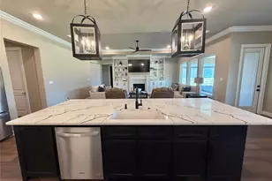 838 Oak Ridge Dr, Angleton, TX 77515 - Photo 17