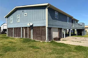989 Alberdie Dr, Crystal Beach, TX 77650 - Photo 9