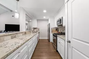 11910 Mullins Dr, Houston, TX 77035 - Photo 13