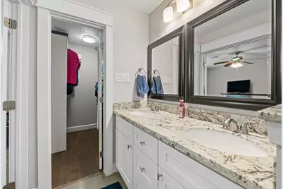 11910 Mullins Drive, Houston, TX 77035 - Photo 19