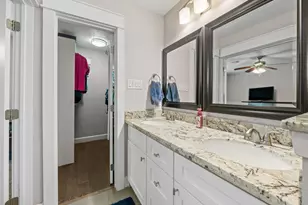 11910 Mullins Dr, Houston, TX 77035 - Photo 19