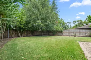 11910 Mullins Dr, Houston, TX 77035 - Photo 25