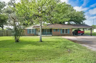 402 E Smith St, Brazoria, TX 77422 - Photo 1