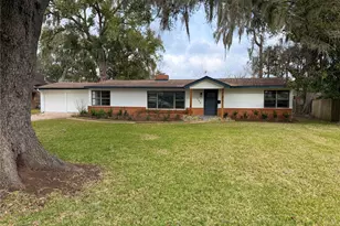 306 Oak Dr, Lake Jackson, TX 77566 - Photo 1