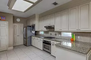 11114 Sherwood Garden Dr, Houston, TX 77043 - Photo 9