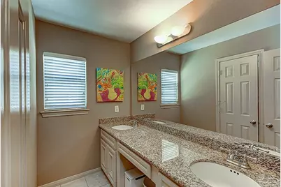 11114 Sherwood Garden Drive, Houston, TX 77043 - Photo 23
