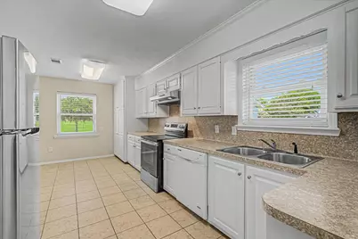 827 Pickney Avenue, Port Bolivar, TX 77650 - Photo 13