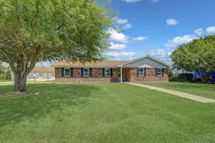 827 Pickney Ave, Port Bolivar, TX 77650 - Photo 3