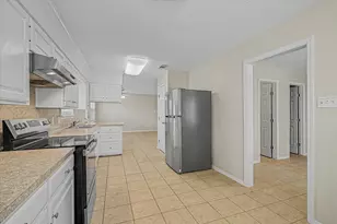827 Pickney Ave, Port Bolivar, TX 77650 - Photo 15