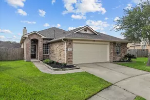 122 Tonkawa Canyon Dr, La Marque, TX 77568 - Photo 1