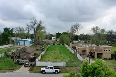 869 Wall Street, Houston, TX 77088 - Photo 3