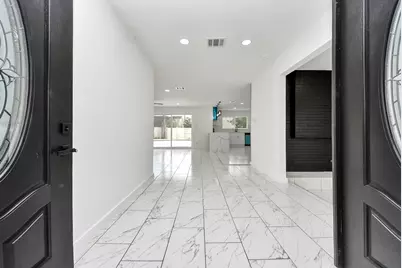 1418 San Sebastian Lane, Nassau Bay, TX 77058 - Photo 3