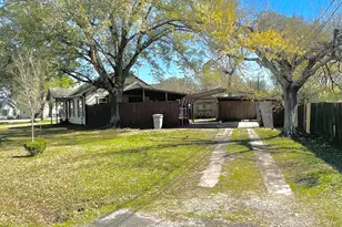 5220 E Parkway Dr, Beaumont, TX 77705 - Photo 3