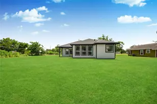 925 1st St, Hempstead, TX 77445 - Photo 33